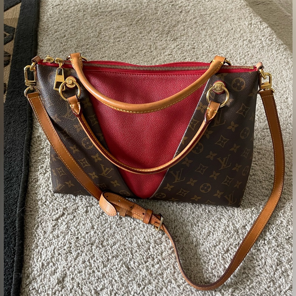 Louis Vuitton monogram V tote bag handbag Monogram Canvas and Leather Brown, Red